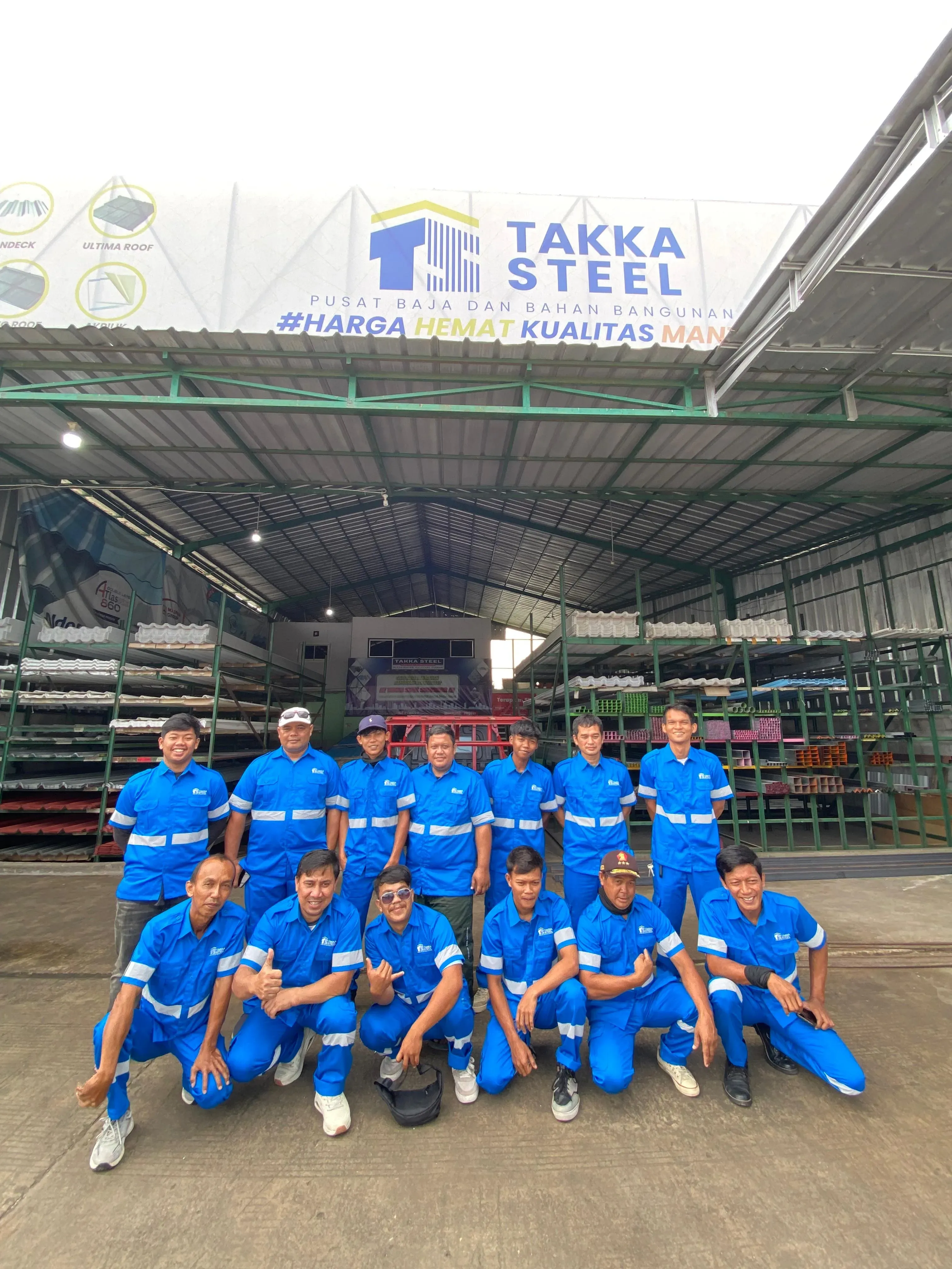 Gudang stok material baja Takka Steel